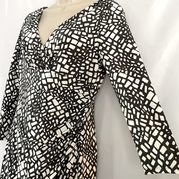 Lauren Ralph Lauren Sunburst Overlap Dress - Picture 10 of 10